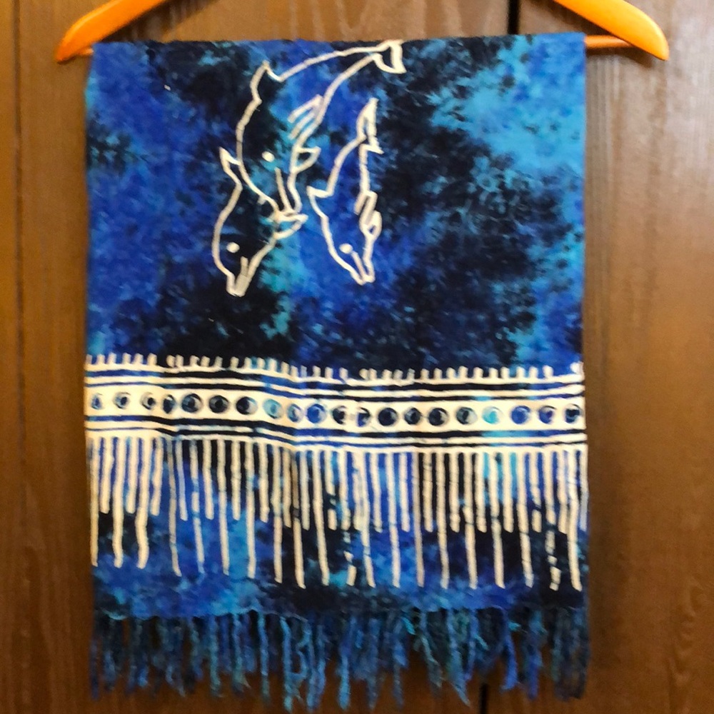 BATIK 43” x 64” BLUES WHITE DOLPHINS DRIP PATTERNS KNOTTED FRINGE #070